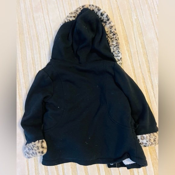 Adorable girl size 4 black coat with leopard faux fur trim on good condition - Picture 4 of 7